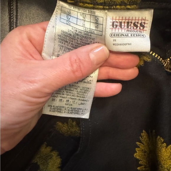 Like New Guess Jeans - Picture 6 of 13